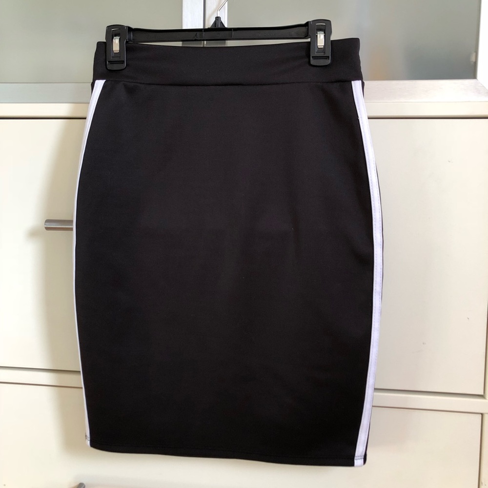 Silhouette Knit Pencil Skirt